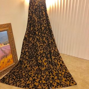 Gorgeous Decorative Velvet Drapes, 2 Panels
$125/OBO Great Condition